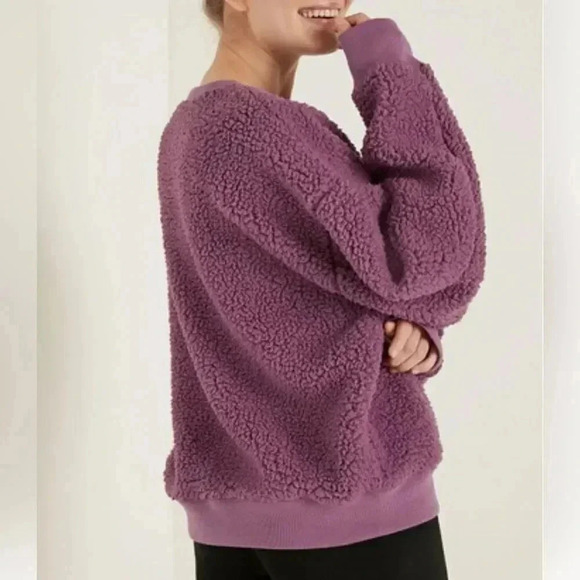 VS Sherpa Crew Sweatshirt - Picture 2 of 13